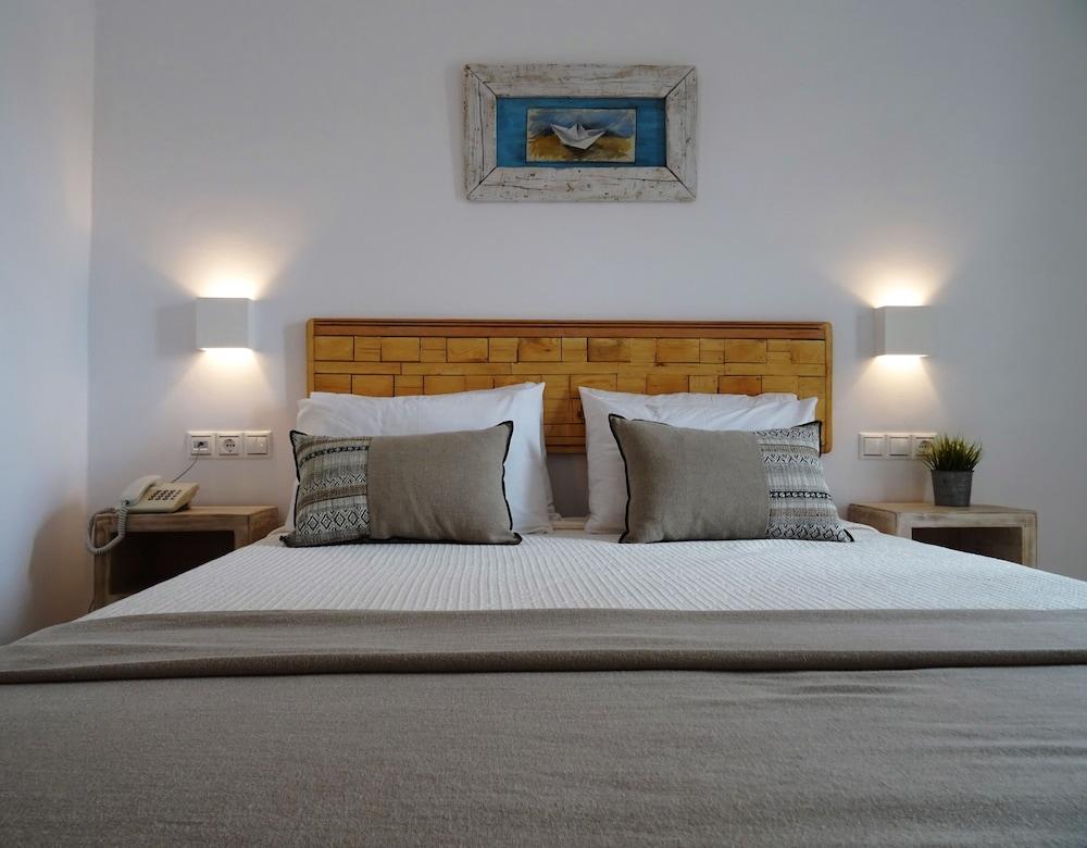 Paros Bay Parasporos